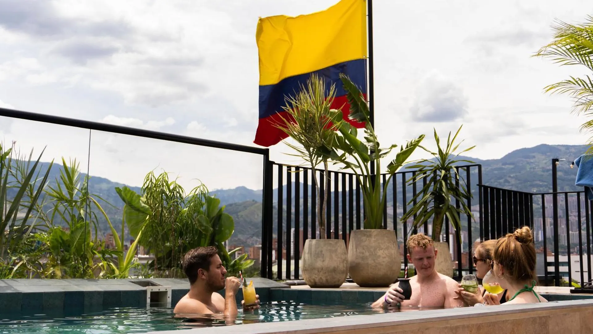 Los Patios Cool Living Medellin Hotel