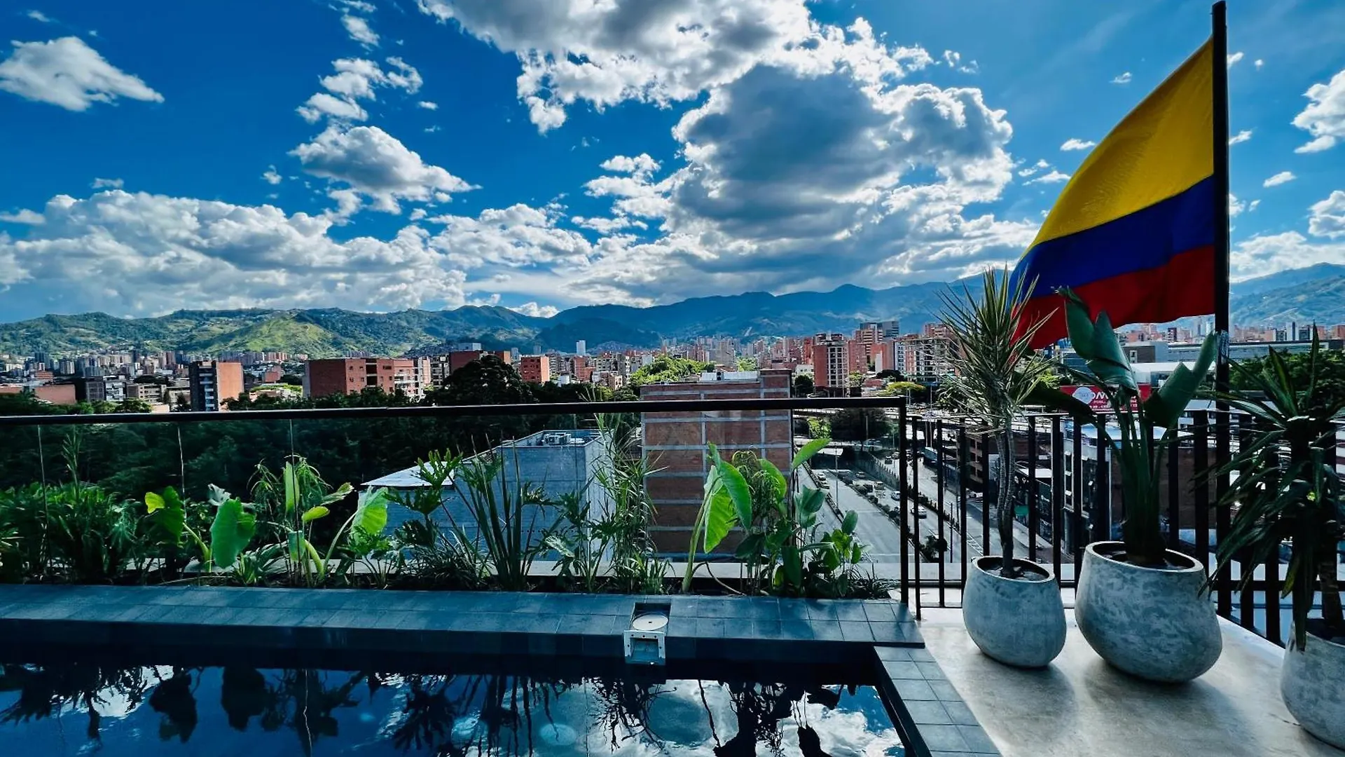 Los Patios Cool Living Medellin Hotel